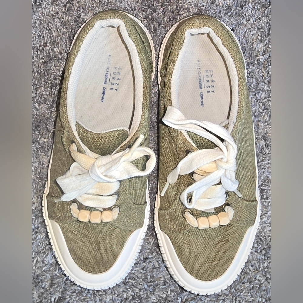 Crazy Horse Liz Claiborne Canvas Sneakers Womens 6.5 Olive Low Lace Up Casual - Picture 3 of 9